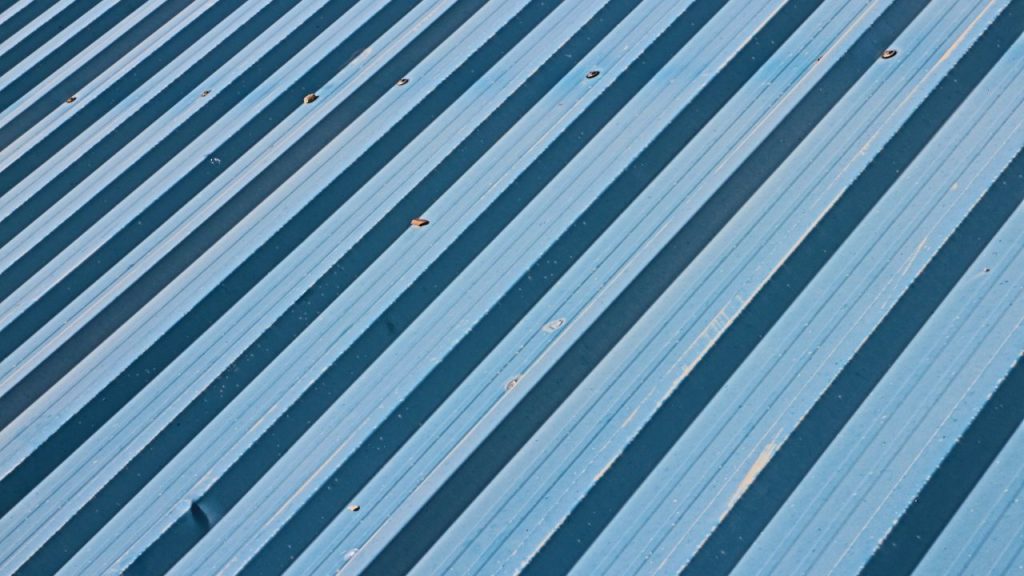 How Much Does a Tin Roof Cost? Roof Cost Guide